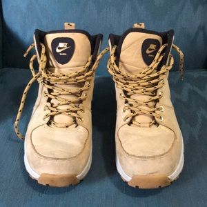 Nike Manoa Hiking Boots